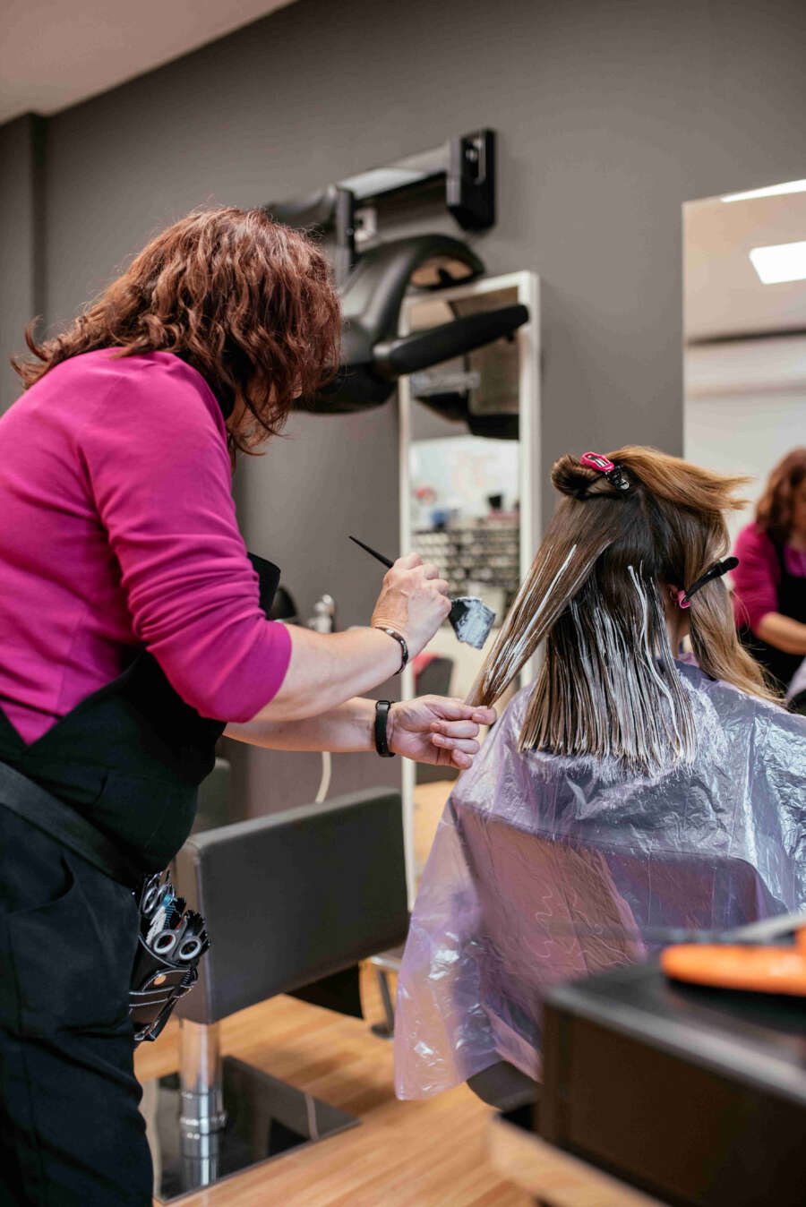 Hair-Cutting Colouring