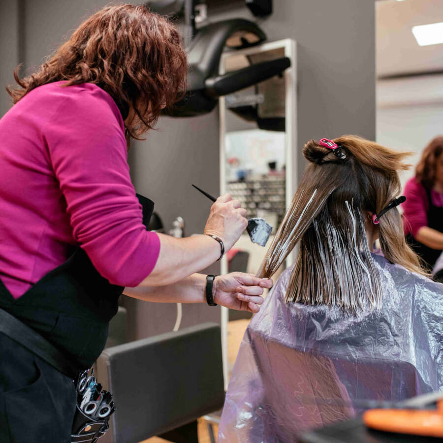 Hair-Cutting Colouring